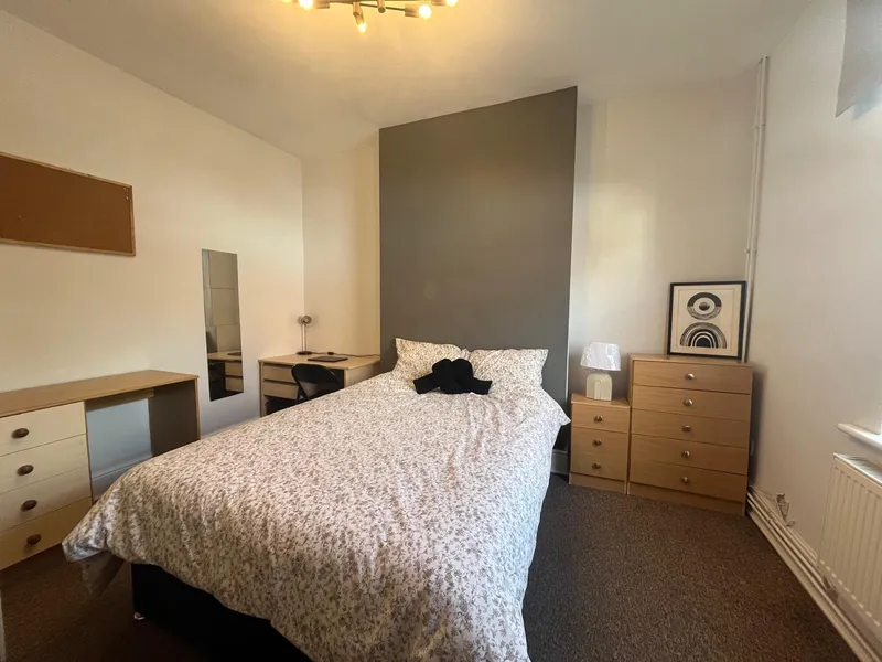 Spacious 4 Bedroom House // 2026/7 - Image 26